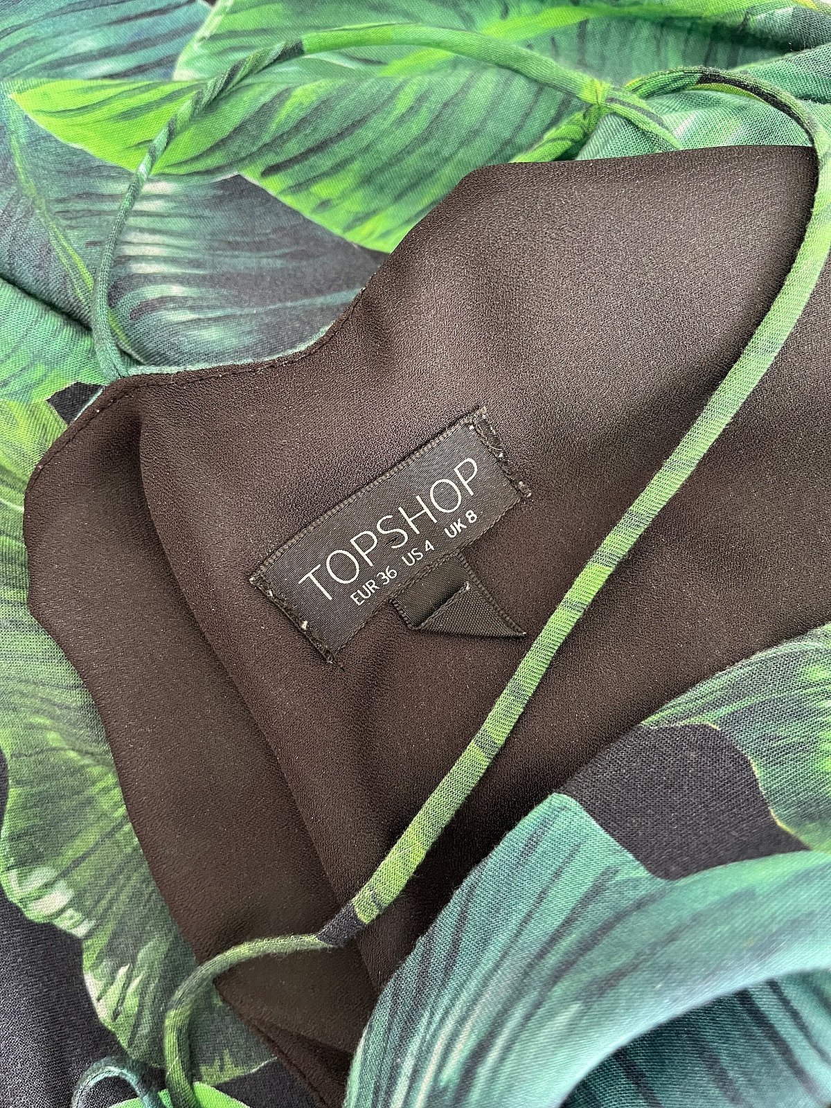 Mono con estampado de hojas tropicales de Topshop, foto 5