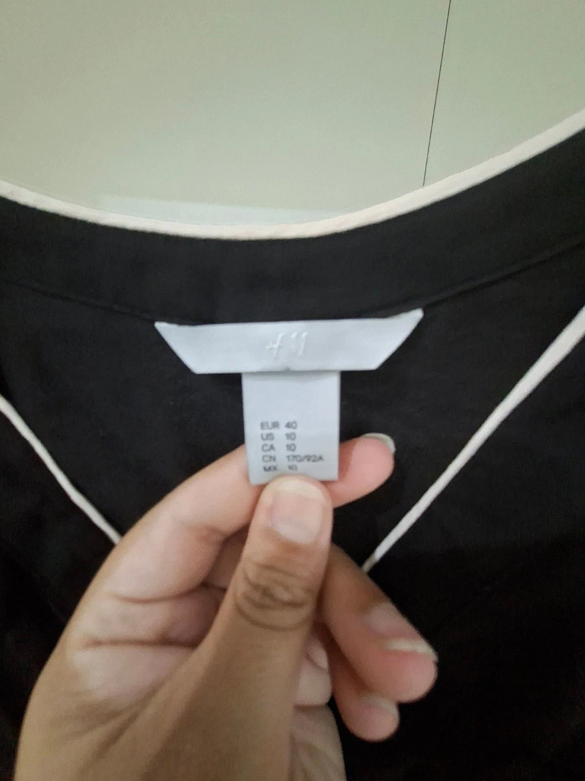 Black blouse with white piping, photo 2