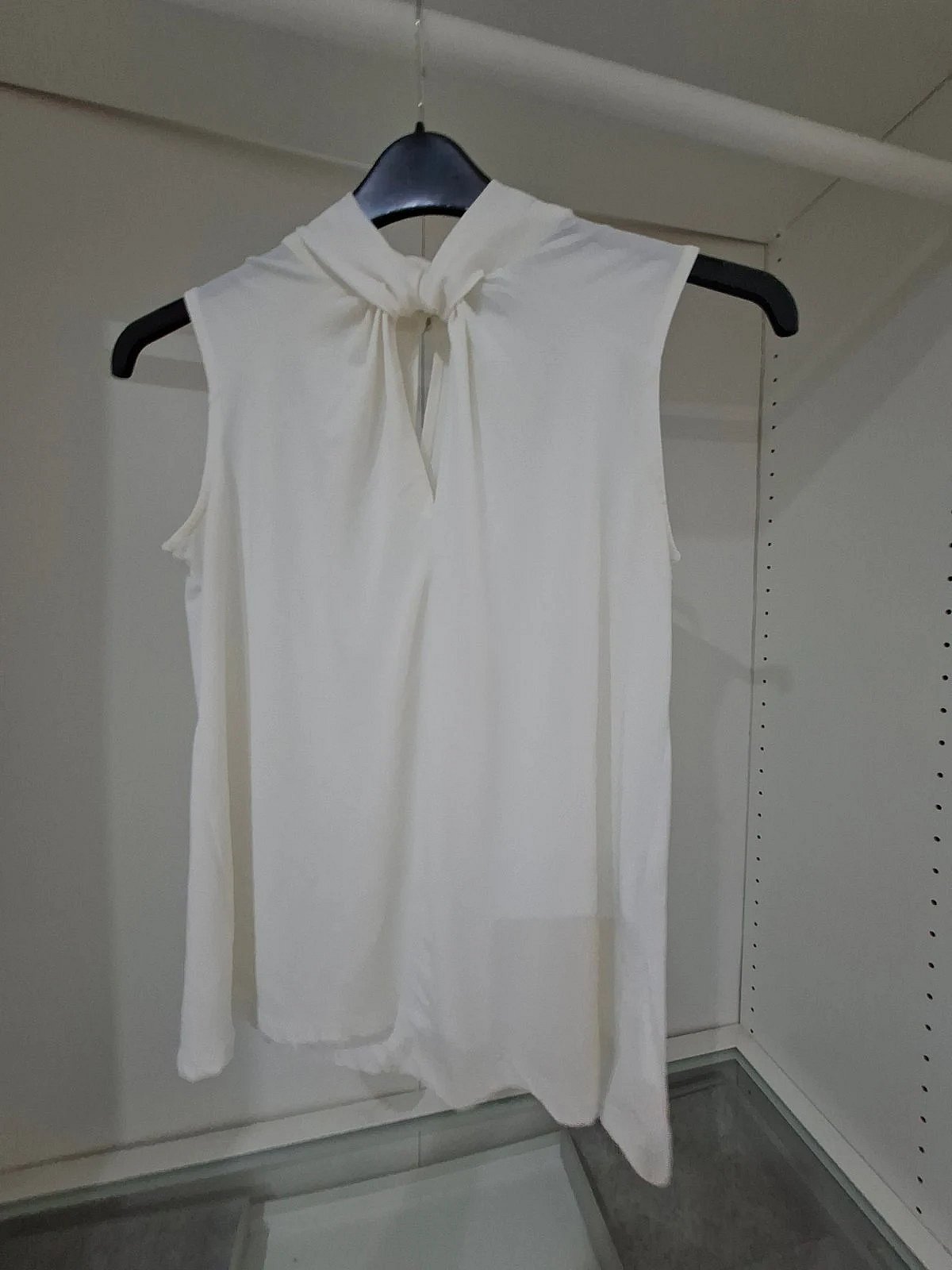 H&M Sleeveless Knotted Neck Top, photo 2
