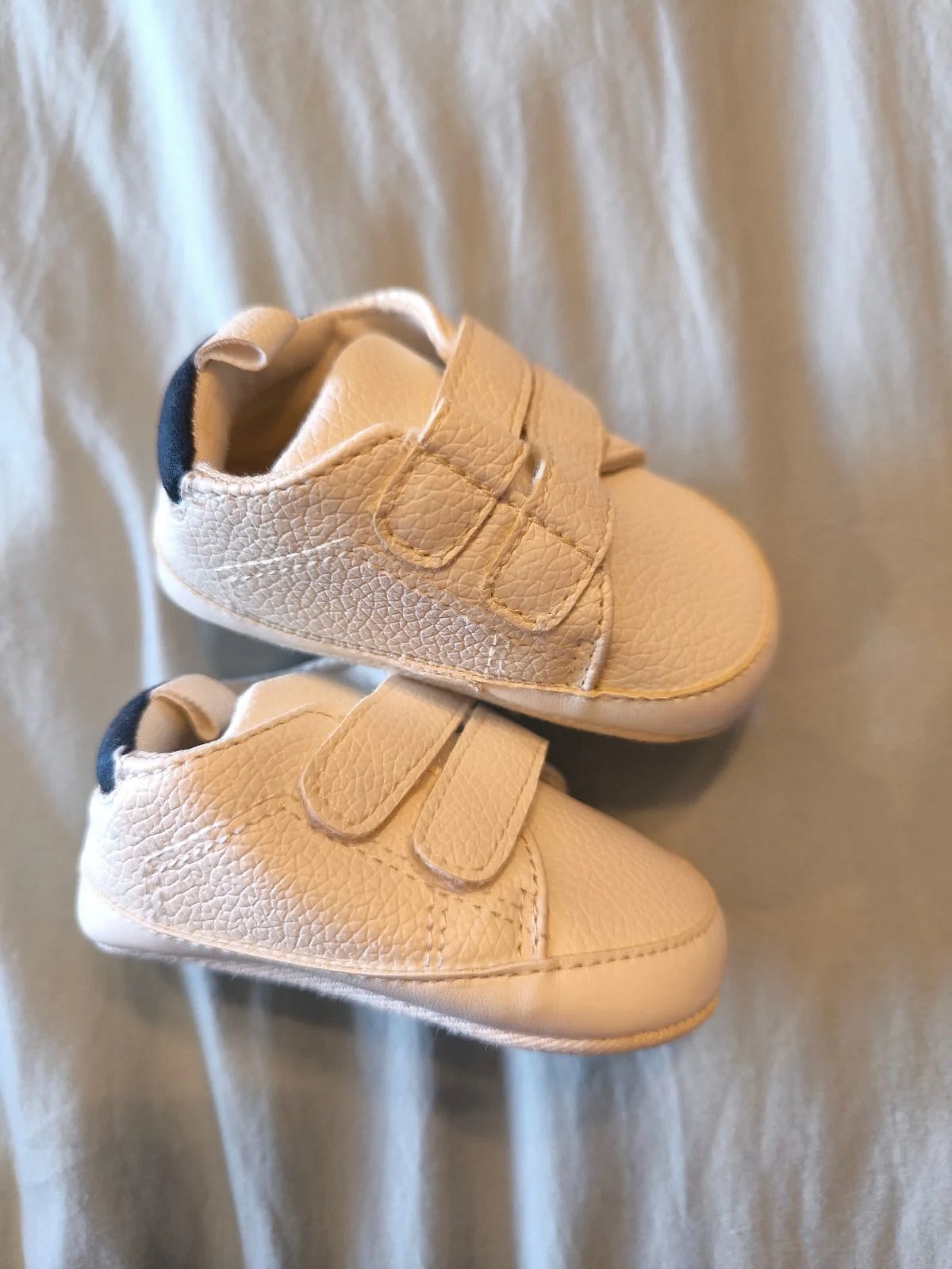 Baby white velcro soft shoes, photo 2