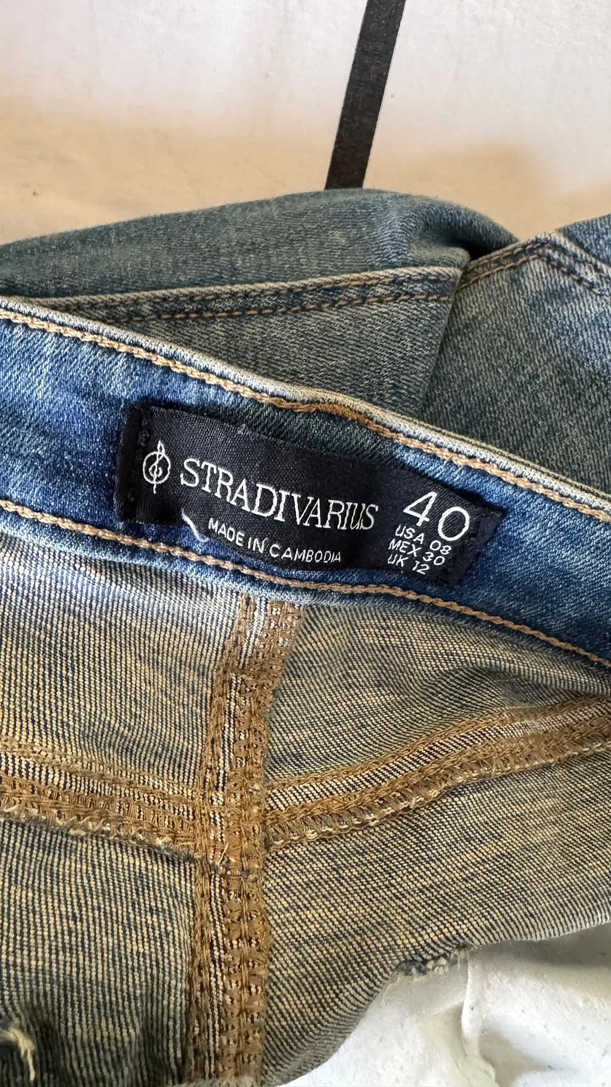 Calças de ganga largas com lavagem clara da Stradivarius, fotografia 3