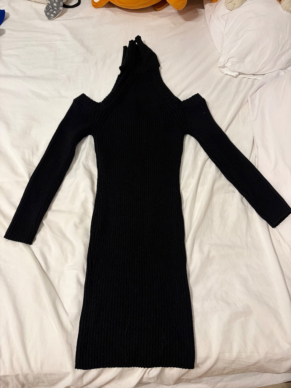 Black ribbed cold-shoulder dress, photo 2