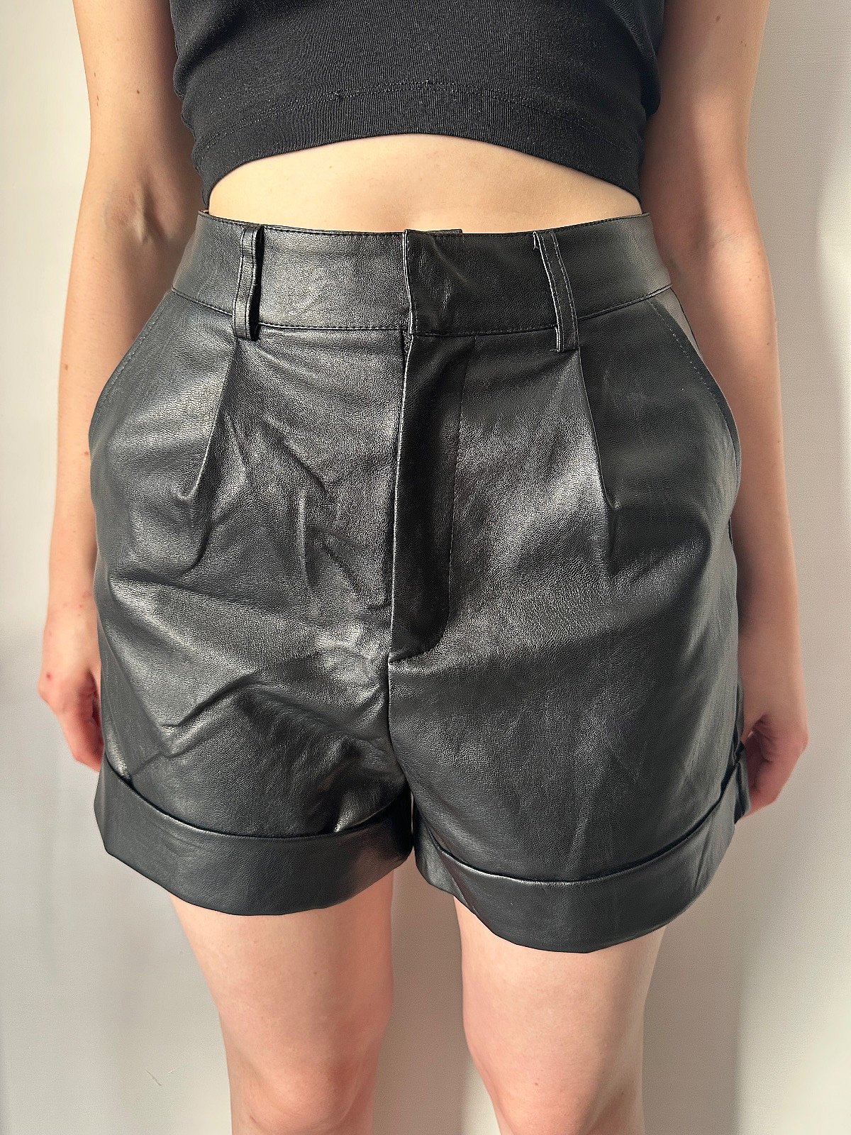 Black faux leather shorts, photo 4