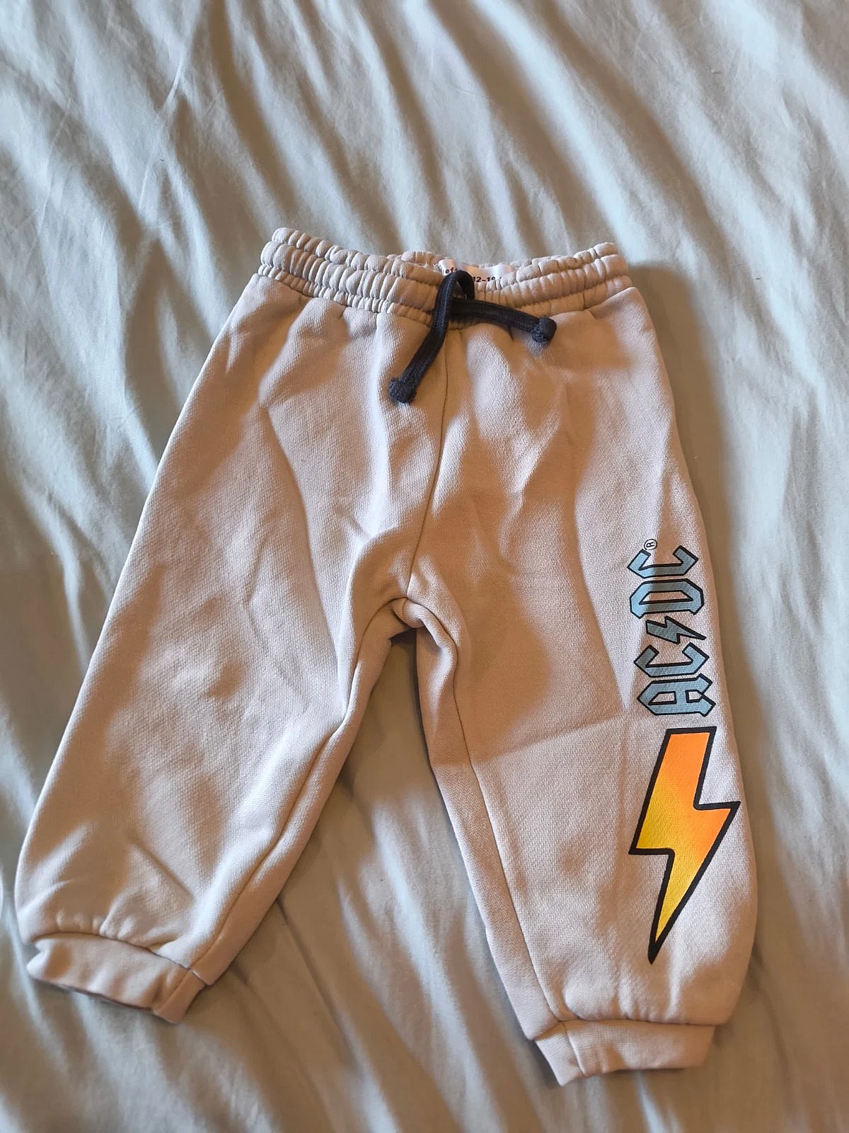 Sudadera y pantalón deportivo de bebé de AC/DC, foto 3
