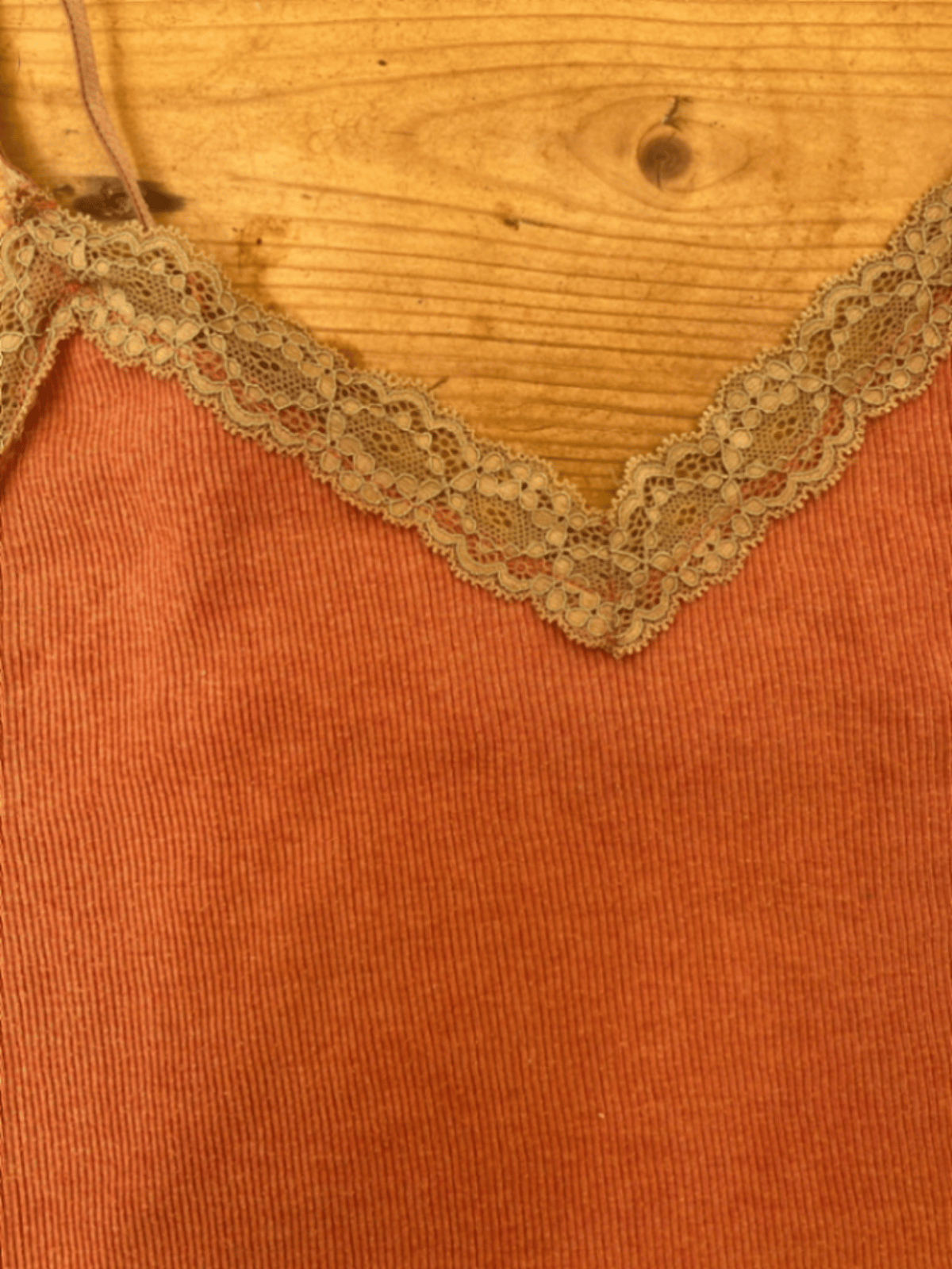 Top de tirantes con encaje y canalé de Superdry en naranja/salmón, foto 2