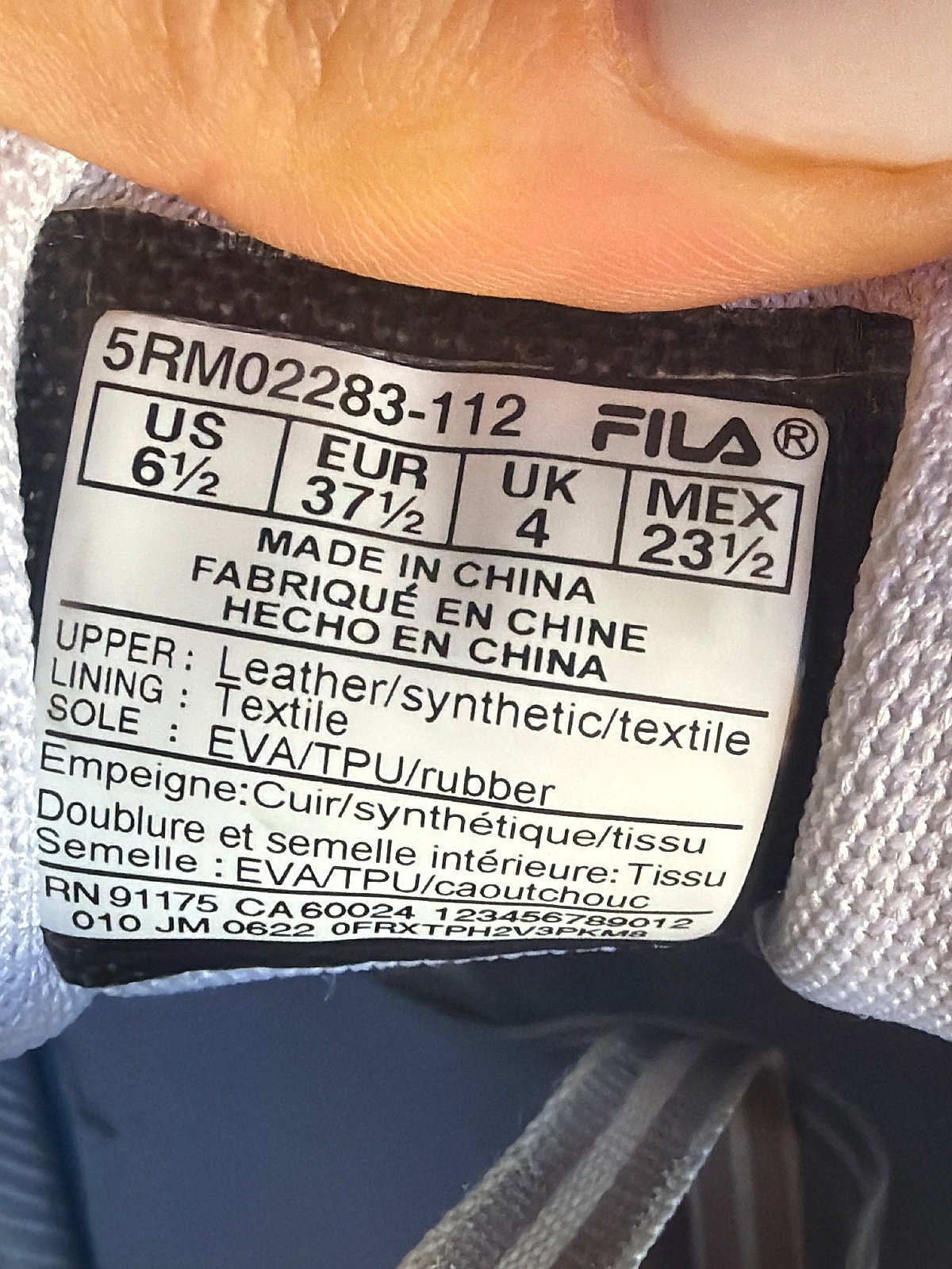 Ciao! Vendo sneakers Fila bianche in buonissimo stato numero 37,5 eu - photo 3