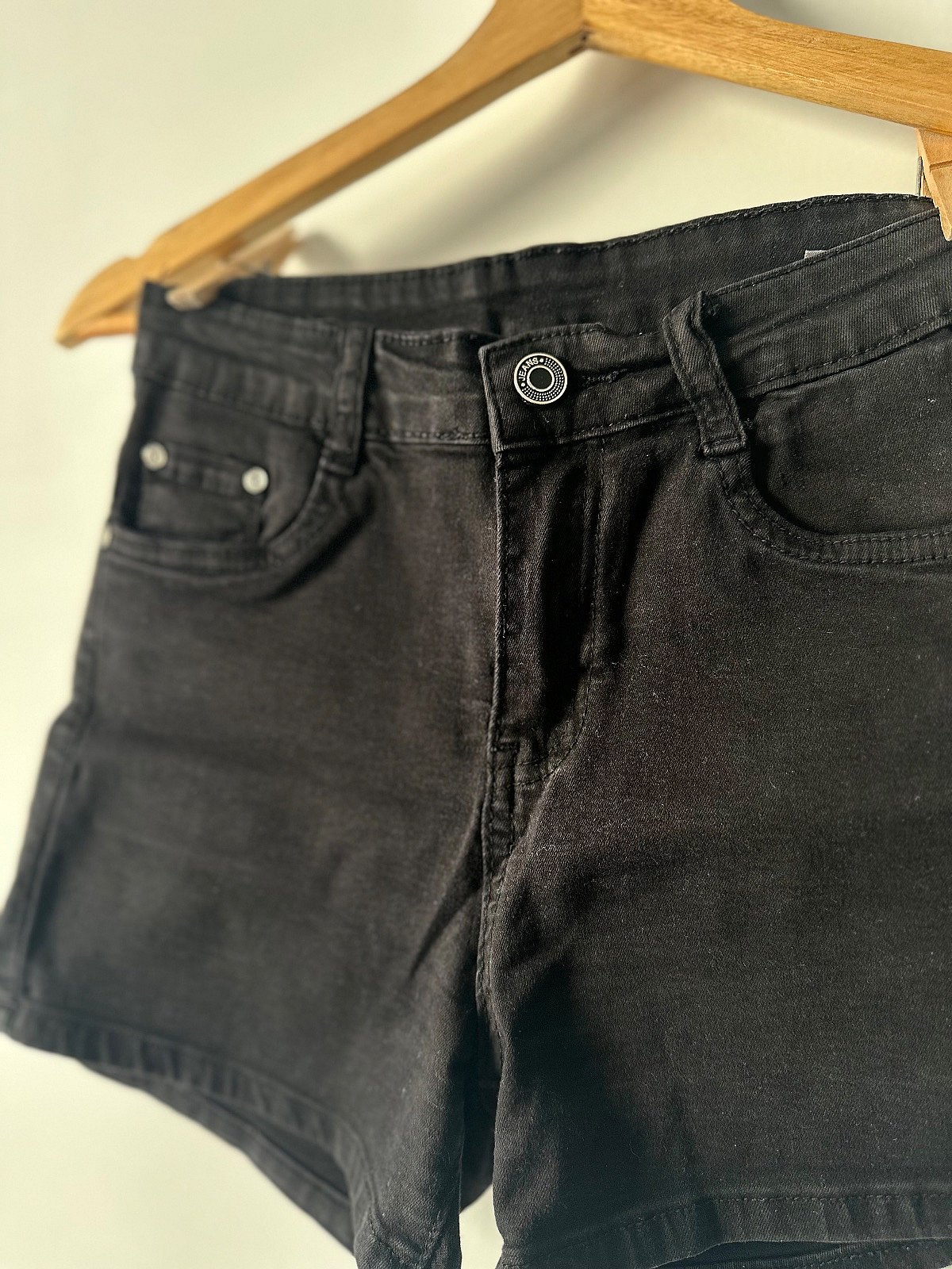 Pantaloncini in denim nero, foto 3