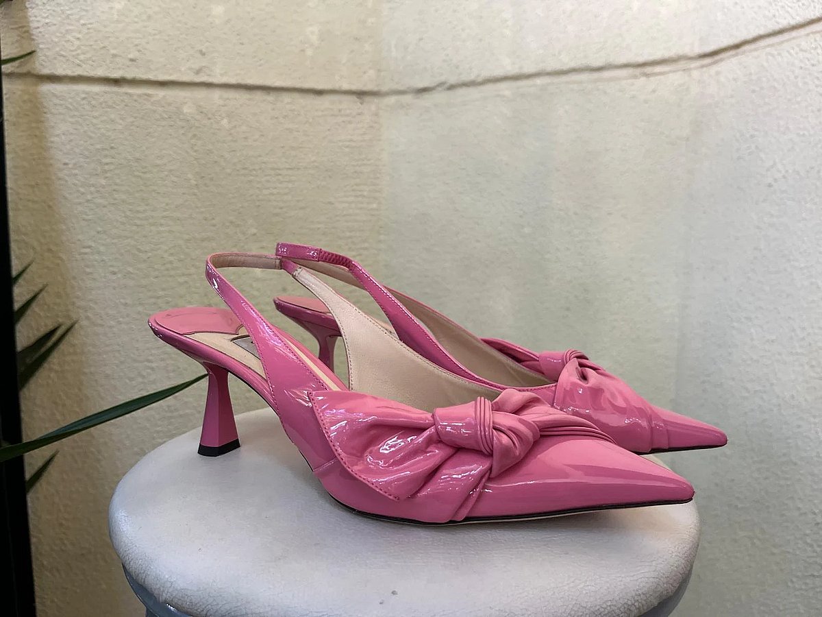 Sandali con cinturino posteriore in vernice Jimmy Choo - photo 3