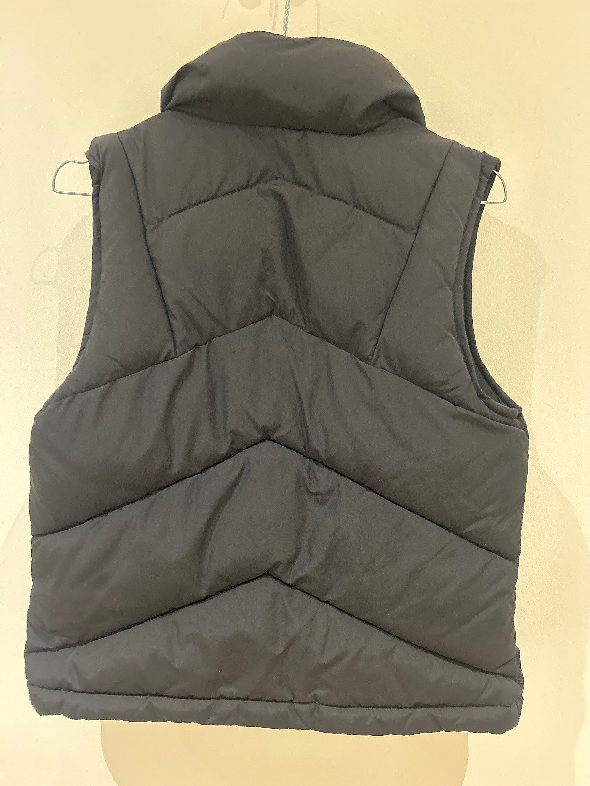 American Eagle black sleeveless jacket, photo 2