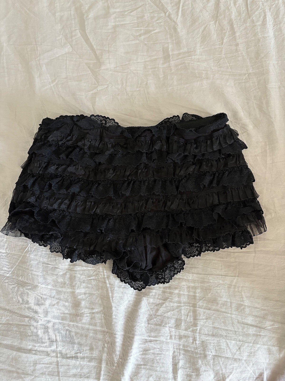 Pantalones cortos negros de encaje con volantes, foto 2