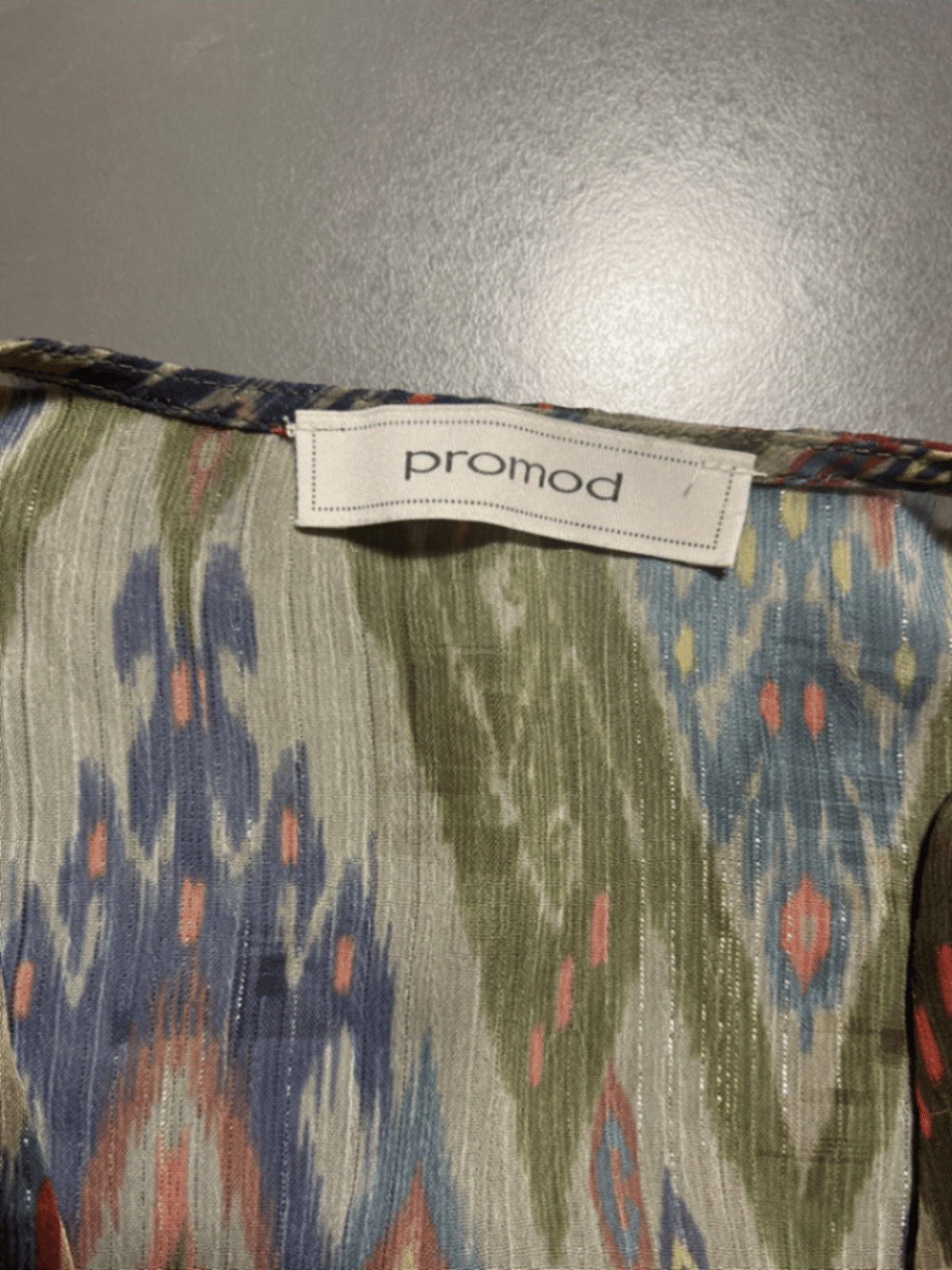 Patterned V-neck button-down blouse, photo 2
