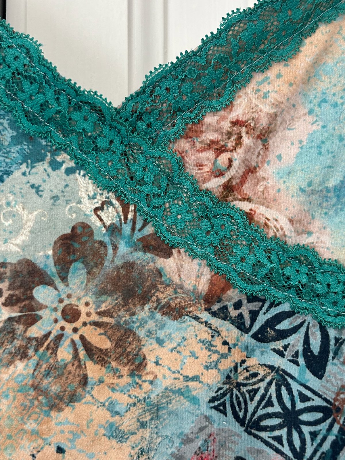 Patterned camisole with lace trim, photo 2