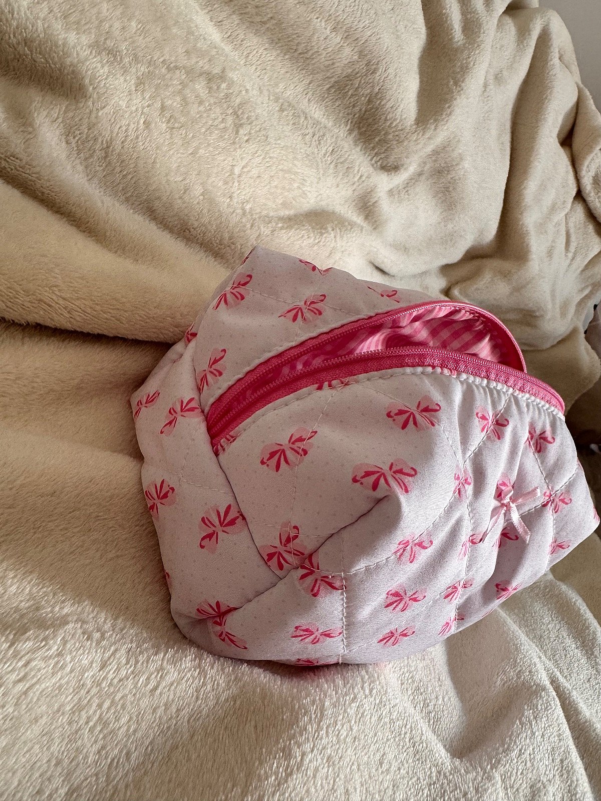Quilted Pink Bow Makeup Pouch - photo 2