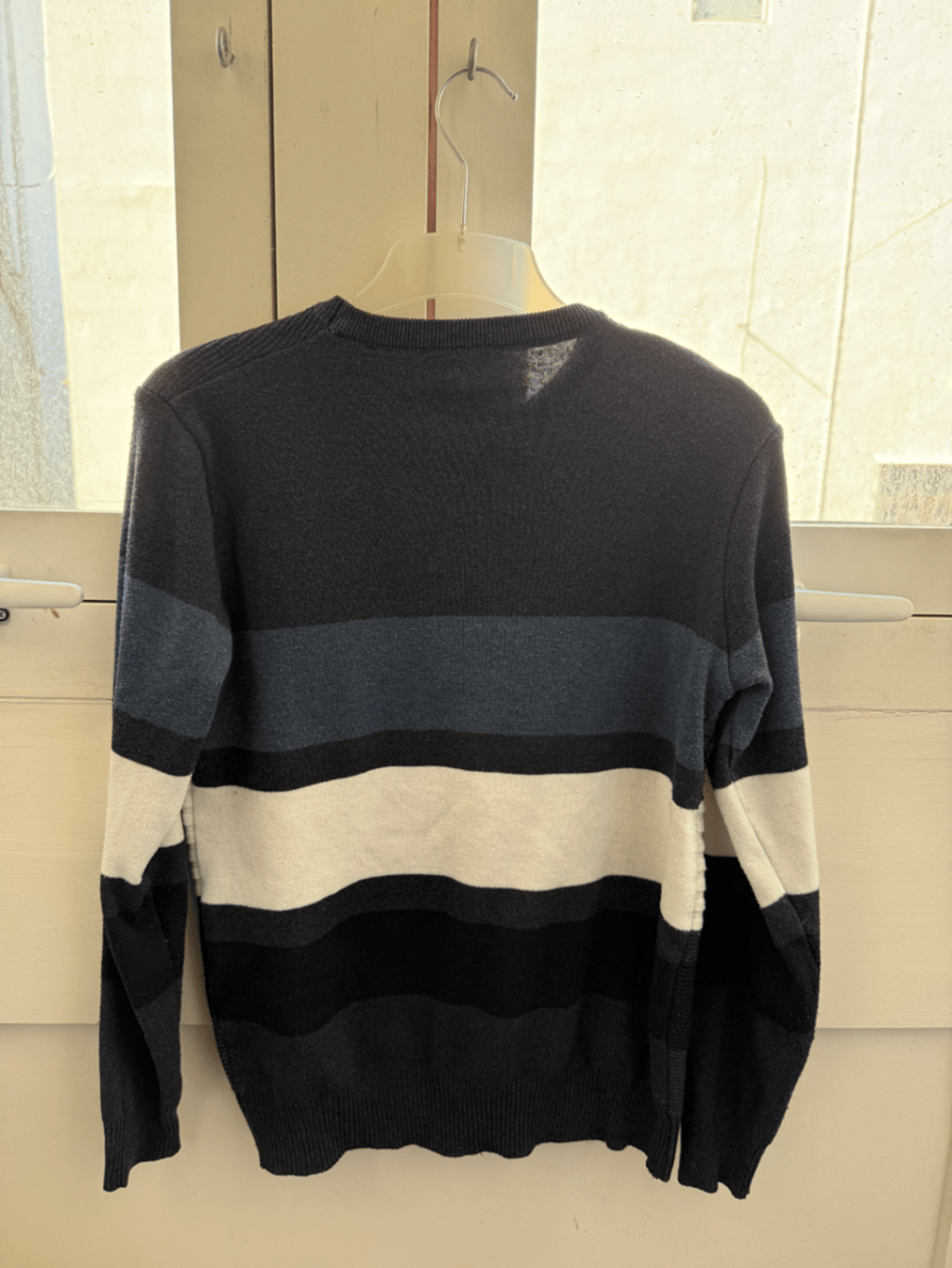 Blue and White Jumper, photo 2