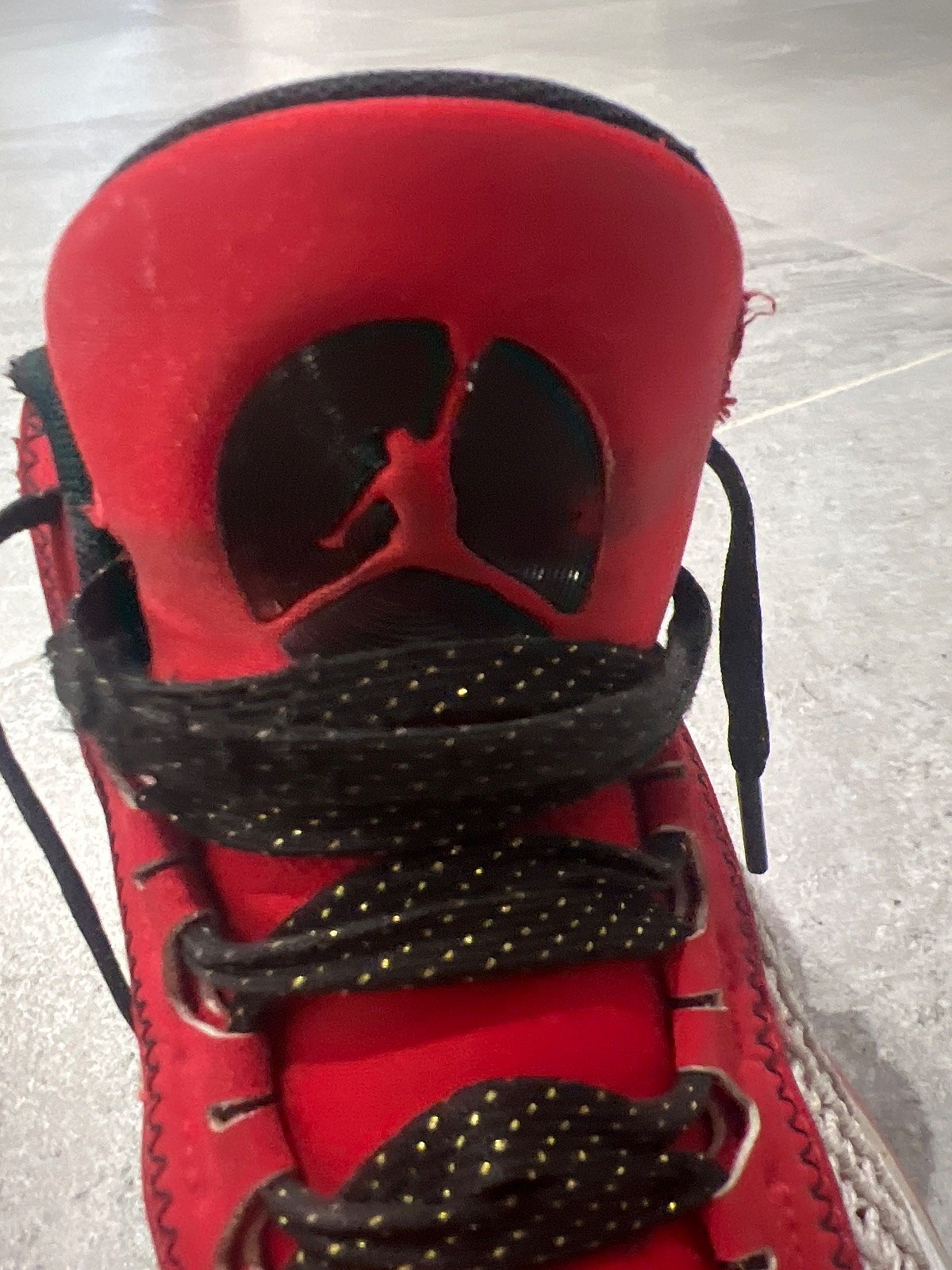 Red and white basketball trainers, photo 4