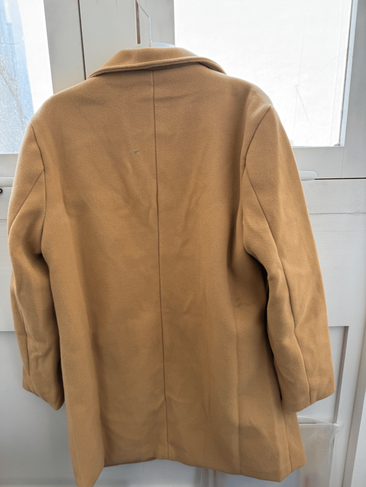Cappotto elegante color cammello con abbottonatura frontale, foto 2