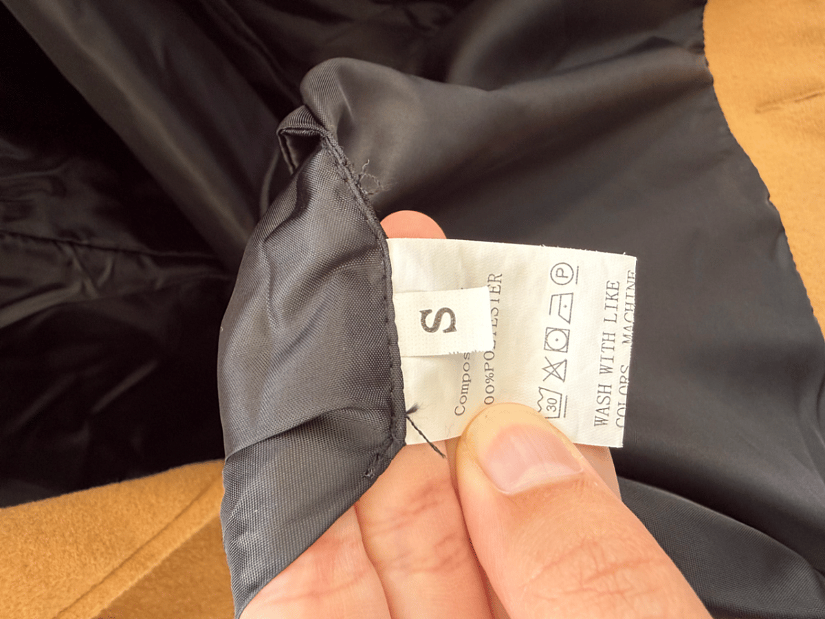 Cappotto elegante color cammello con abbottonatura frontale, foto 3