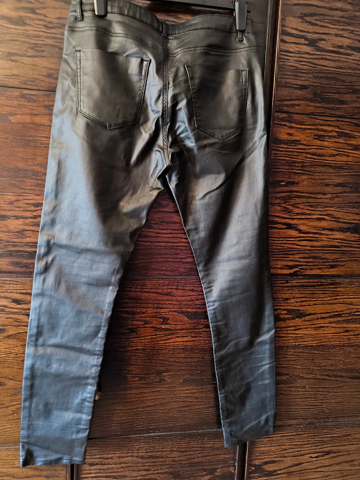 Black coated skinny trousers, photo 3