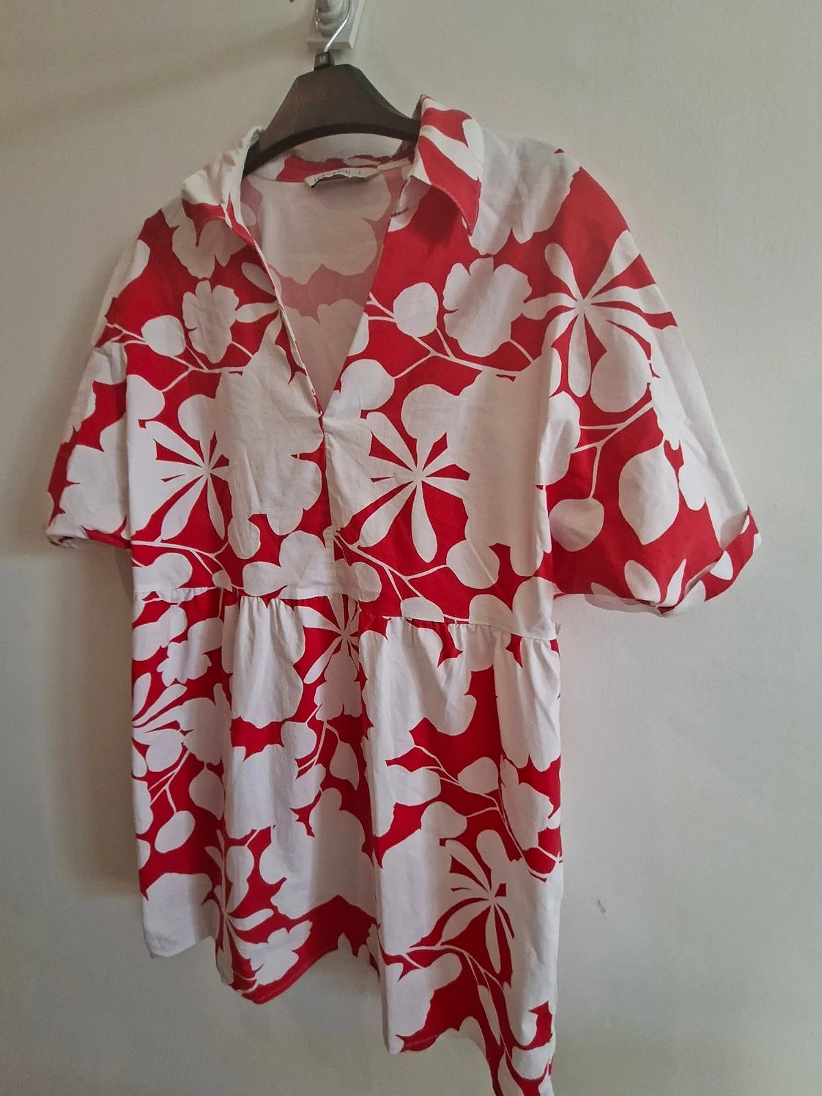 Red and white floral dress, photo 2