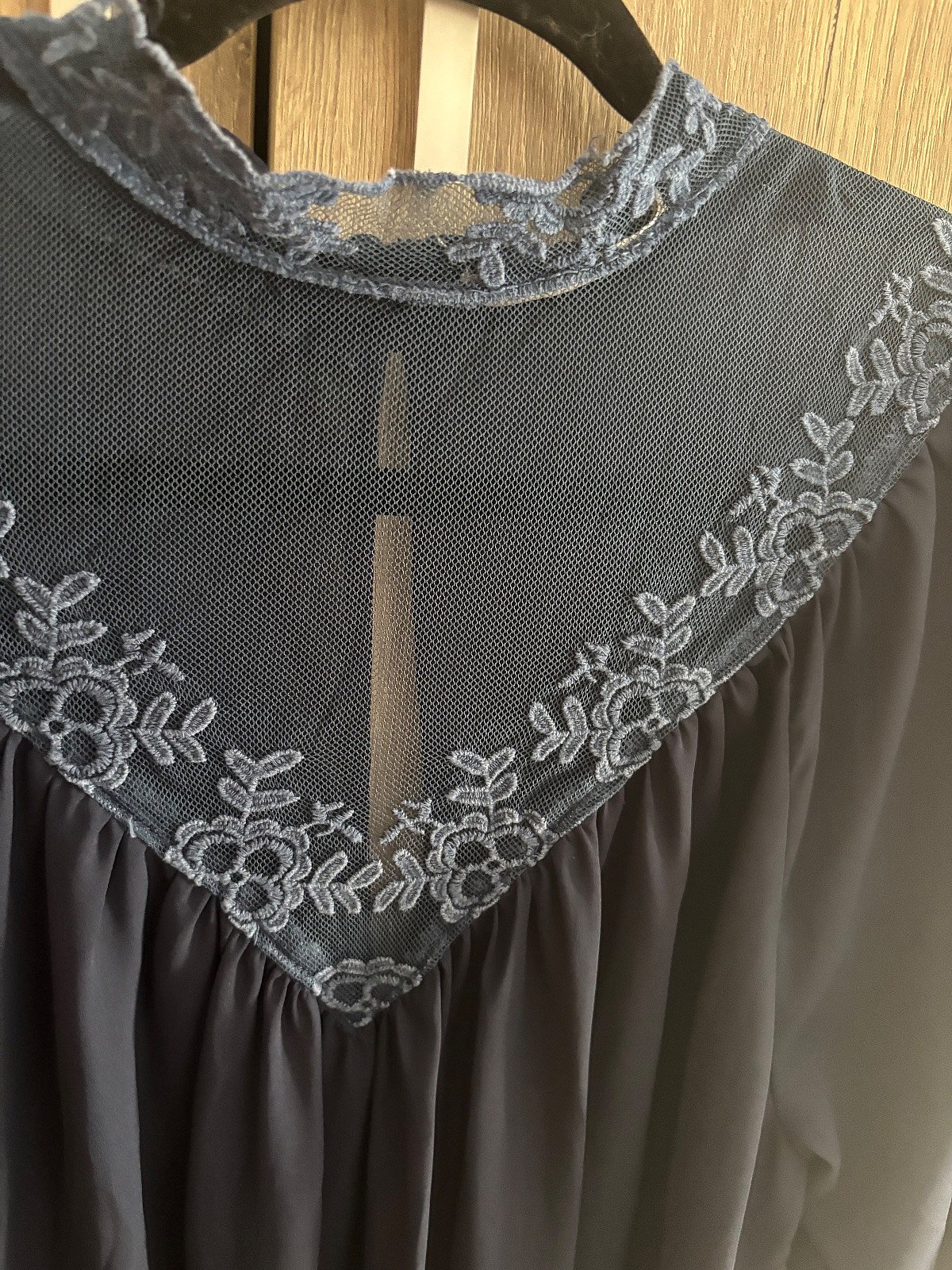 Navy embroidered mesh panel top, photo 3