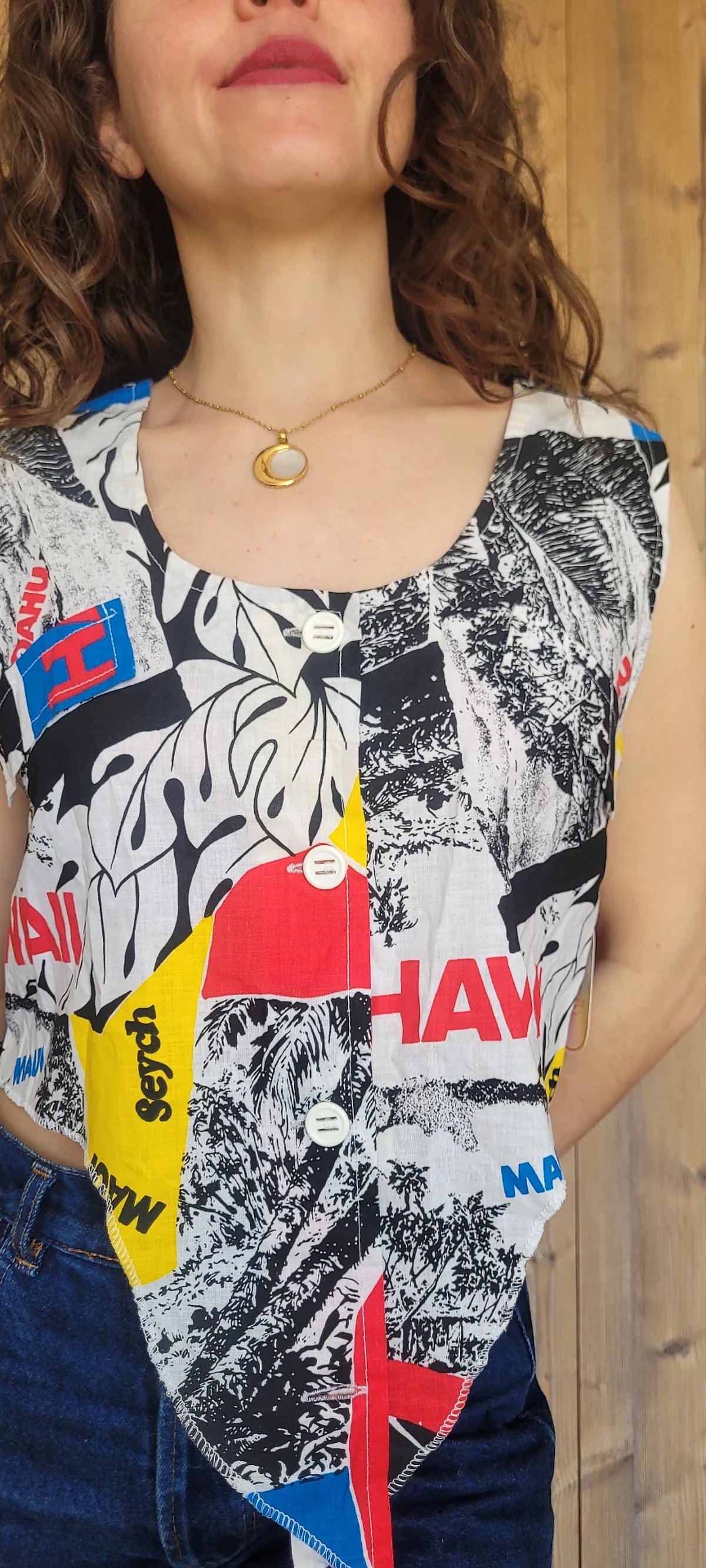 Graphic Print Cropped Sleeveless Top, photo 4