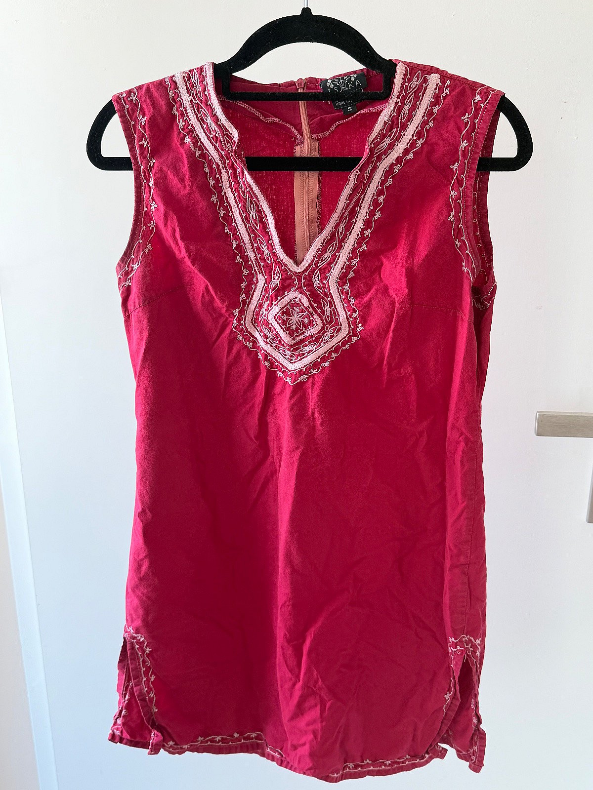 Red embroidered sleeveless cotton tunic, photo 2