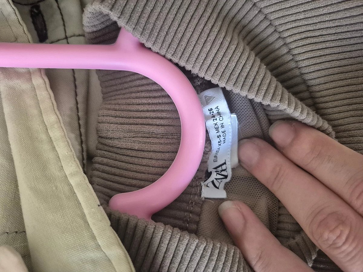 Top sin mangas de cuello alto y canalé de Zara, foto 6