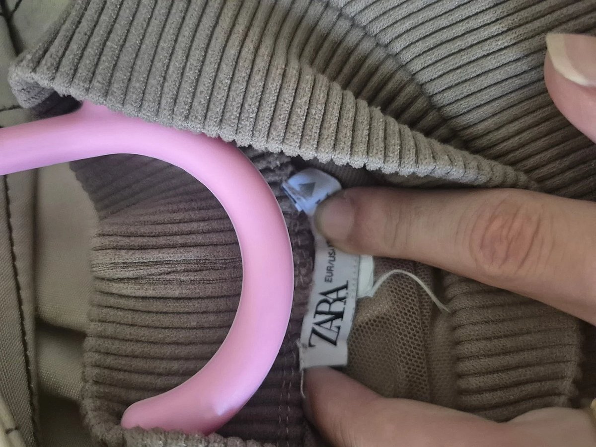 Top sin mangas de cuello alto y canalé de Zara, foto 5