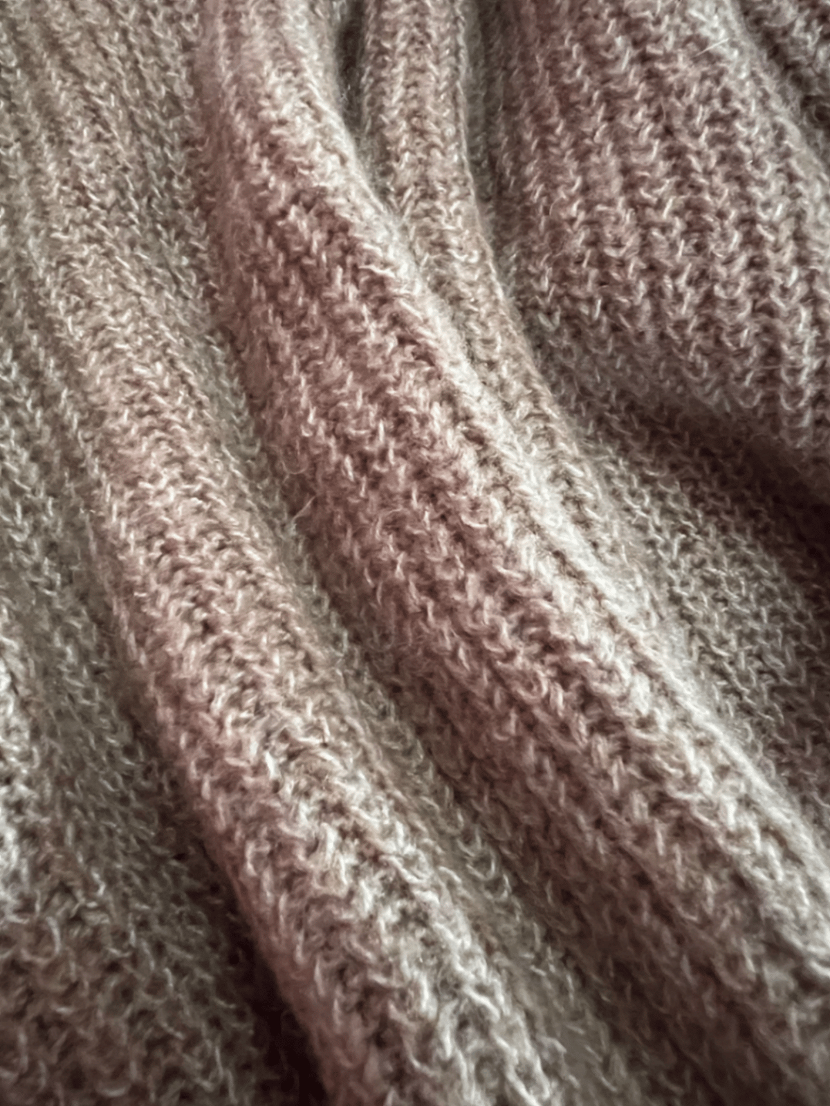 Accogliente maglione a collo alto a coste, foto 3