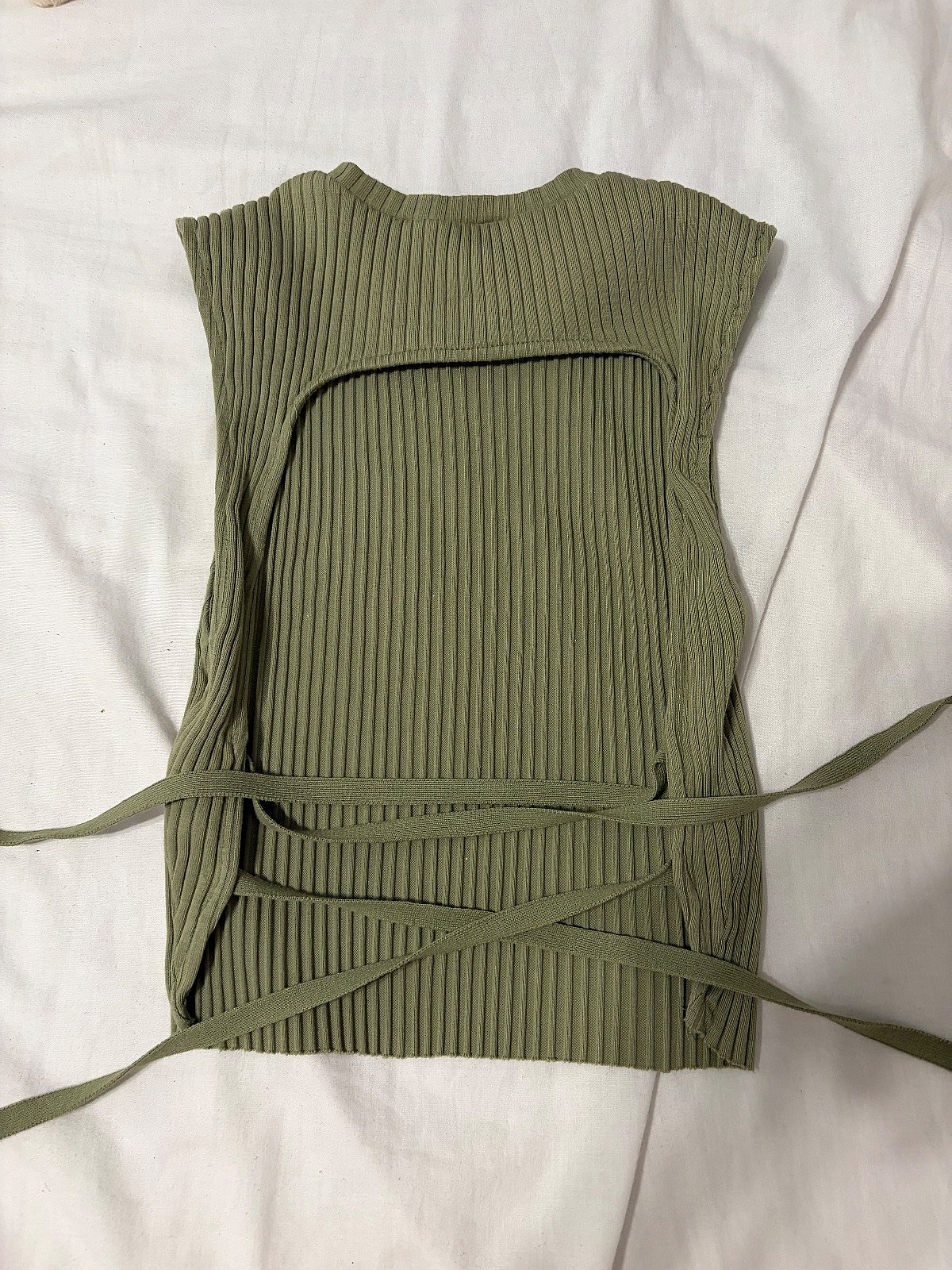 Top Zara a coste color oliva con laccio sul retro, foto 2