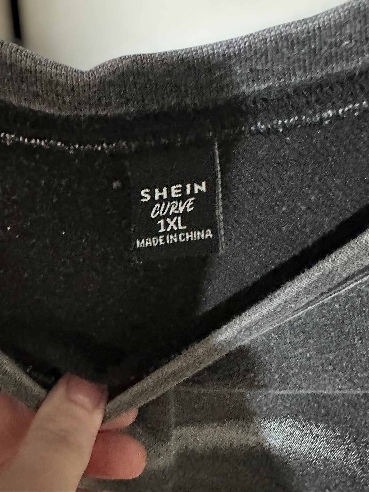 Lote de camisetas unisex con estampados gráficos en negro de diferentes marcas , foto 6