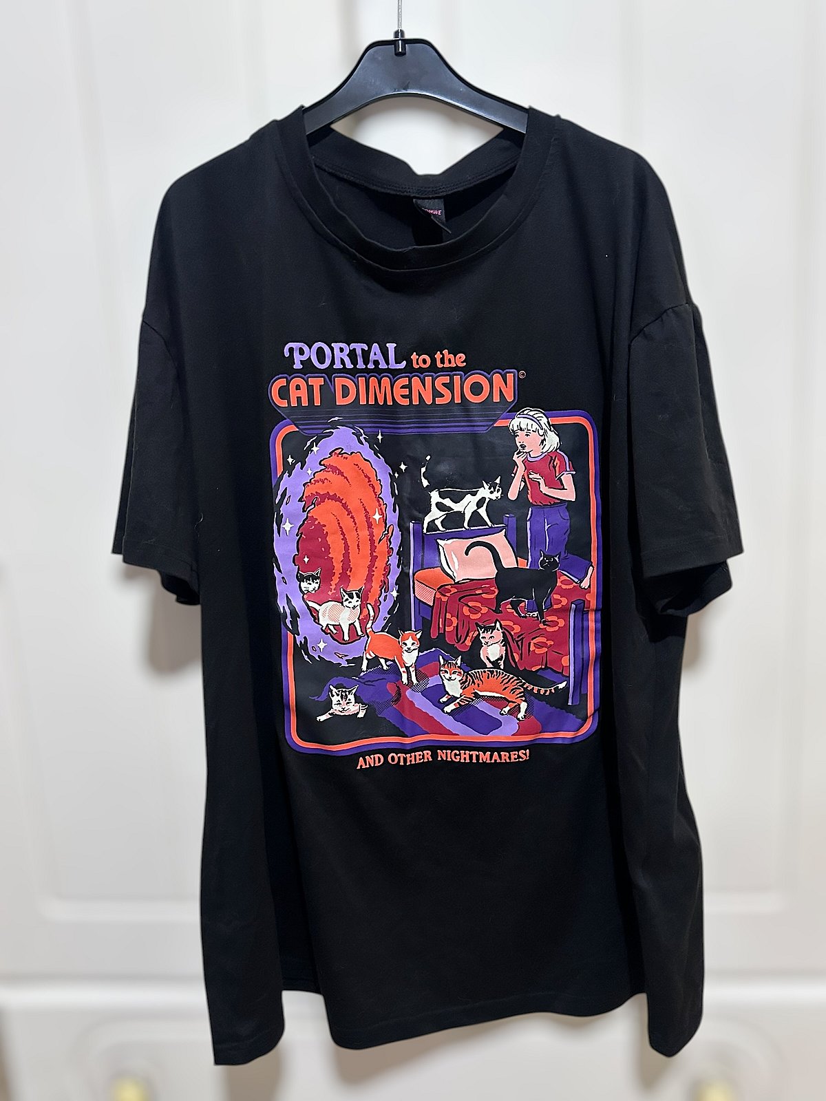 Lote de camisetas unisex con estampados gráficos en negro de diferentes marcas , foto 4