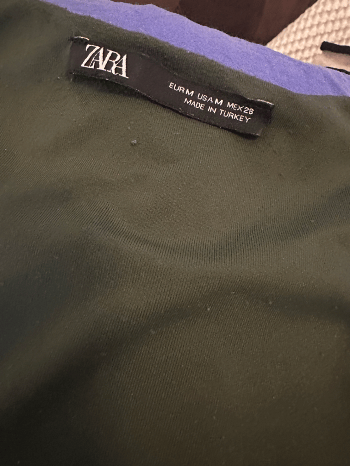 Top de body verde con cuello halter de Zara, foto 2