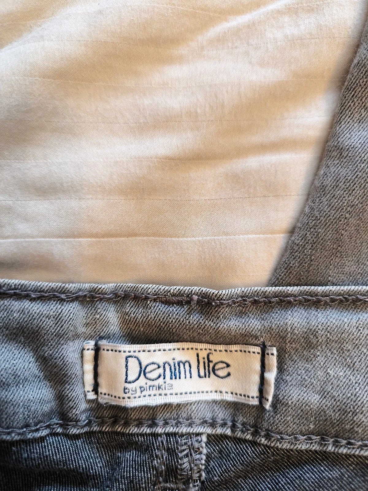 Jeans grigi dal taglio aderente, foto 3