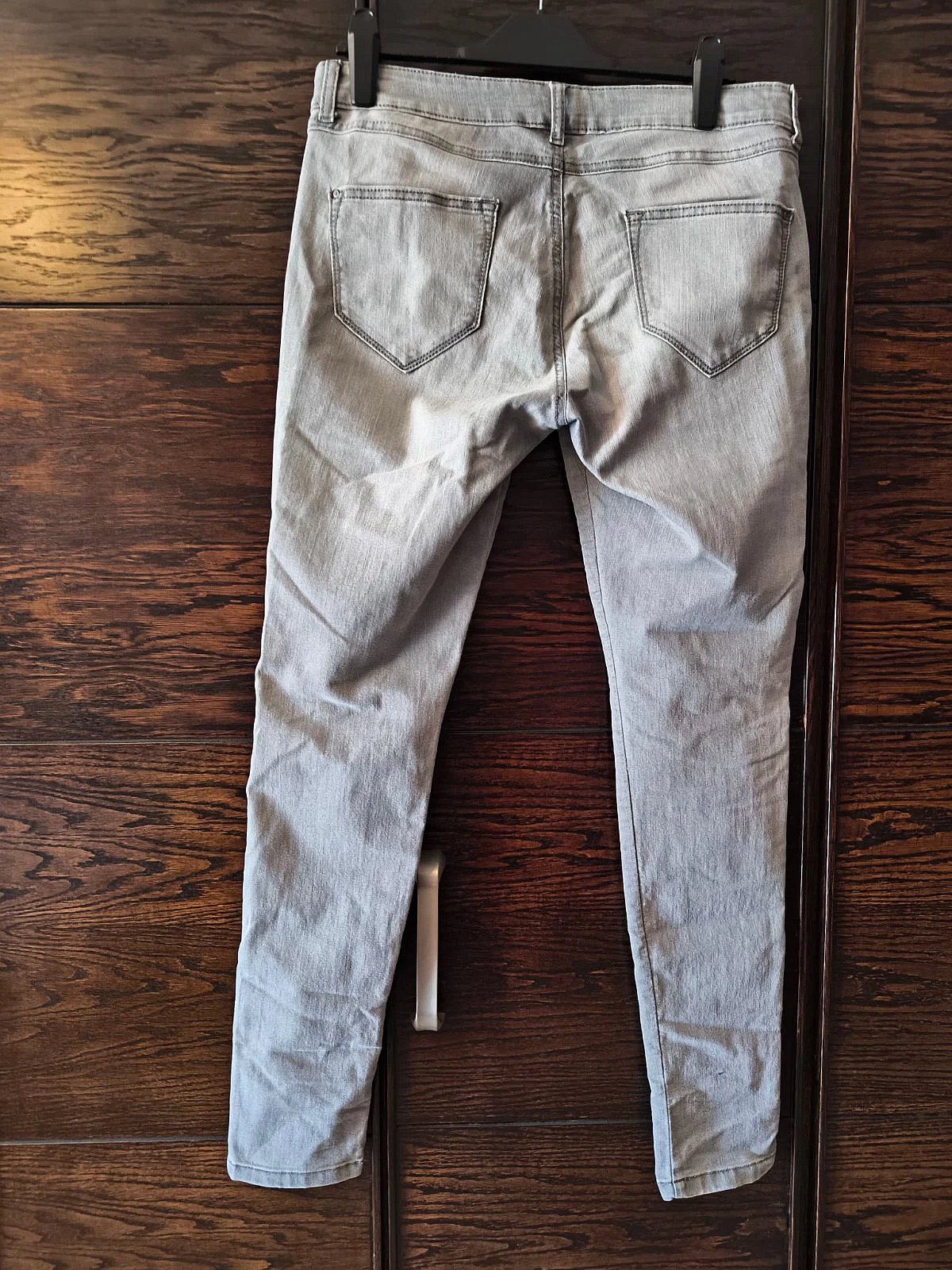 Jeans grigi dal taglio aderente, foto 2