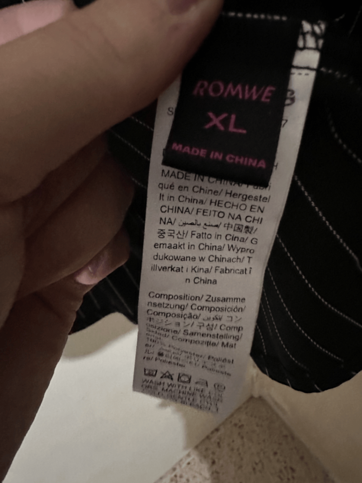 Blusa Shein Romwe com risca de giz e detalhes em renda, fotografia 3