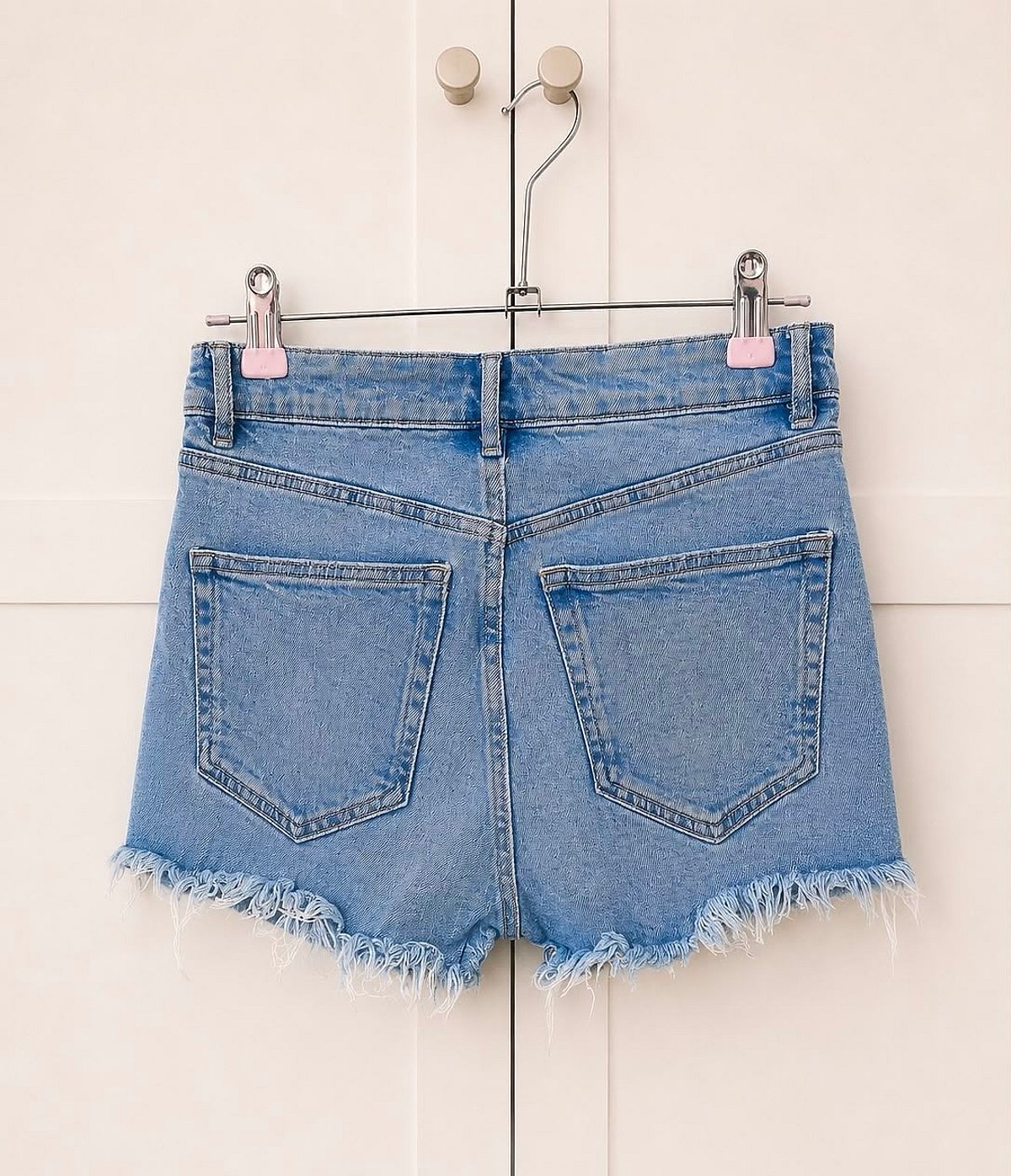 High-waisted frayed denim shorts, photo 2