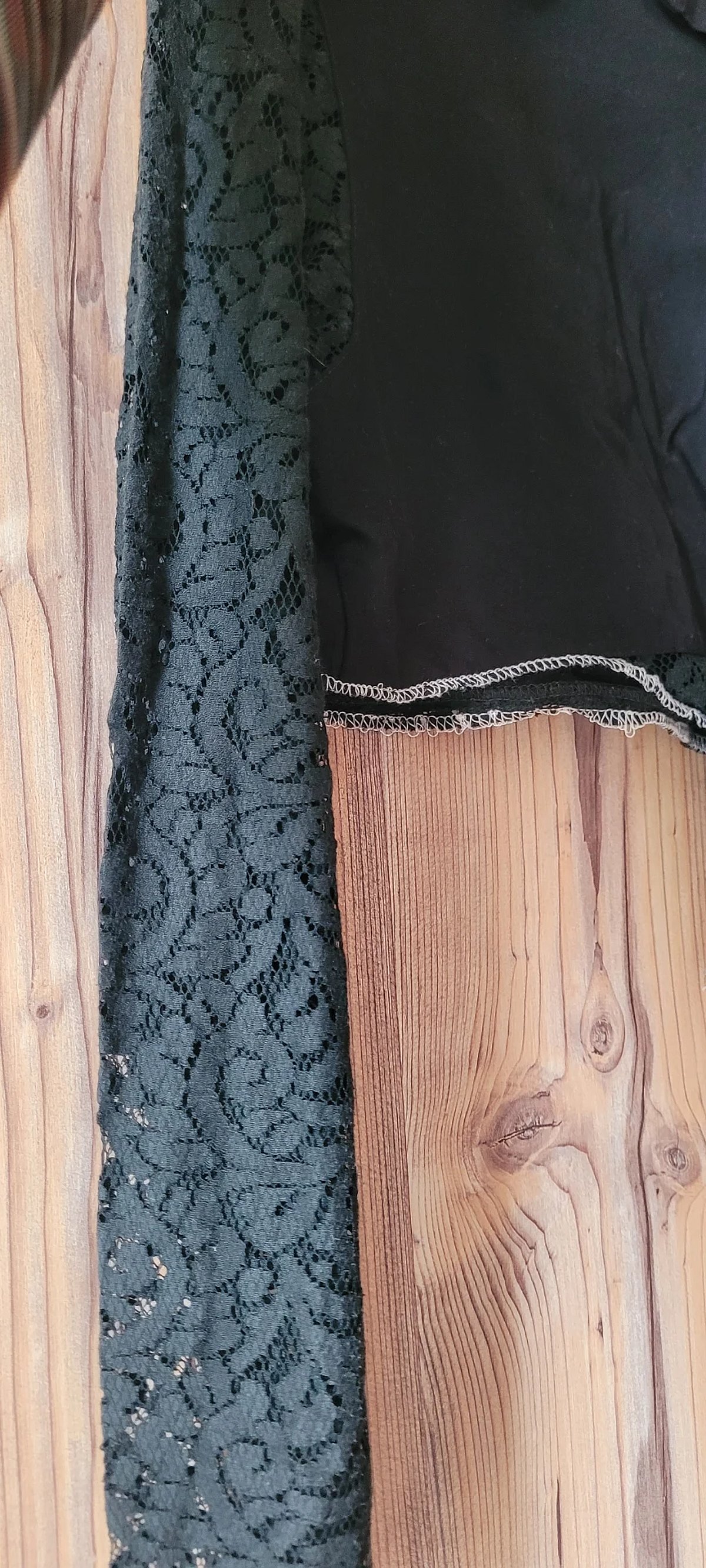 Camisa corta de Sisley de los años 90 con mangas de encaje negro, foto 2