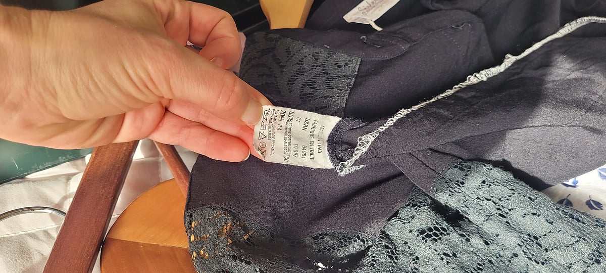 Camisa corta de Sisley de los años 90 con mangas de encaje negro, foto 4