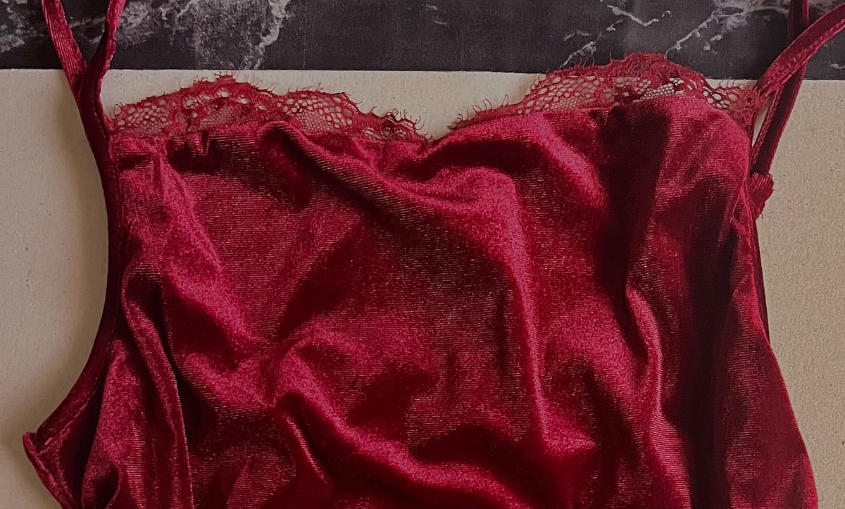 Red short length velvet dress , photo 2