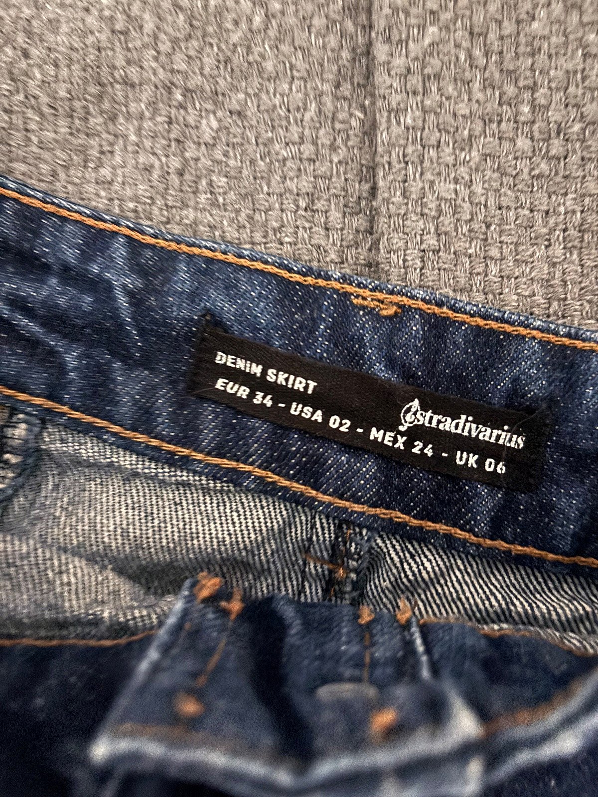 Saia jeans Stradivarius com botões, fotografia 3