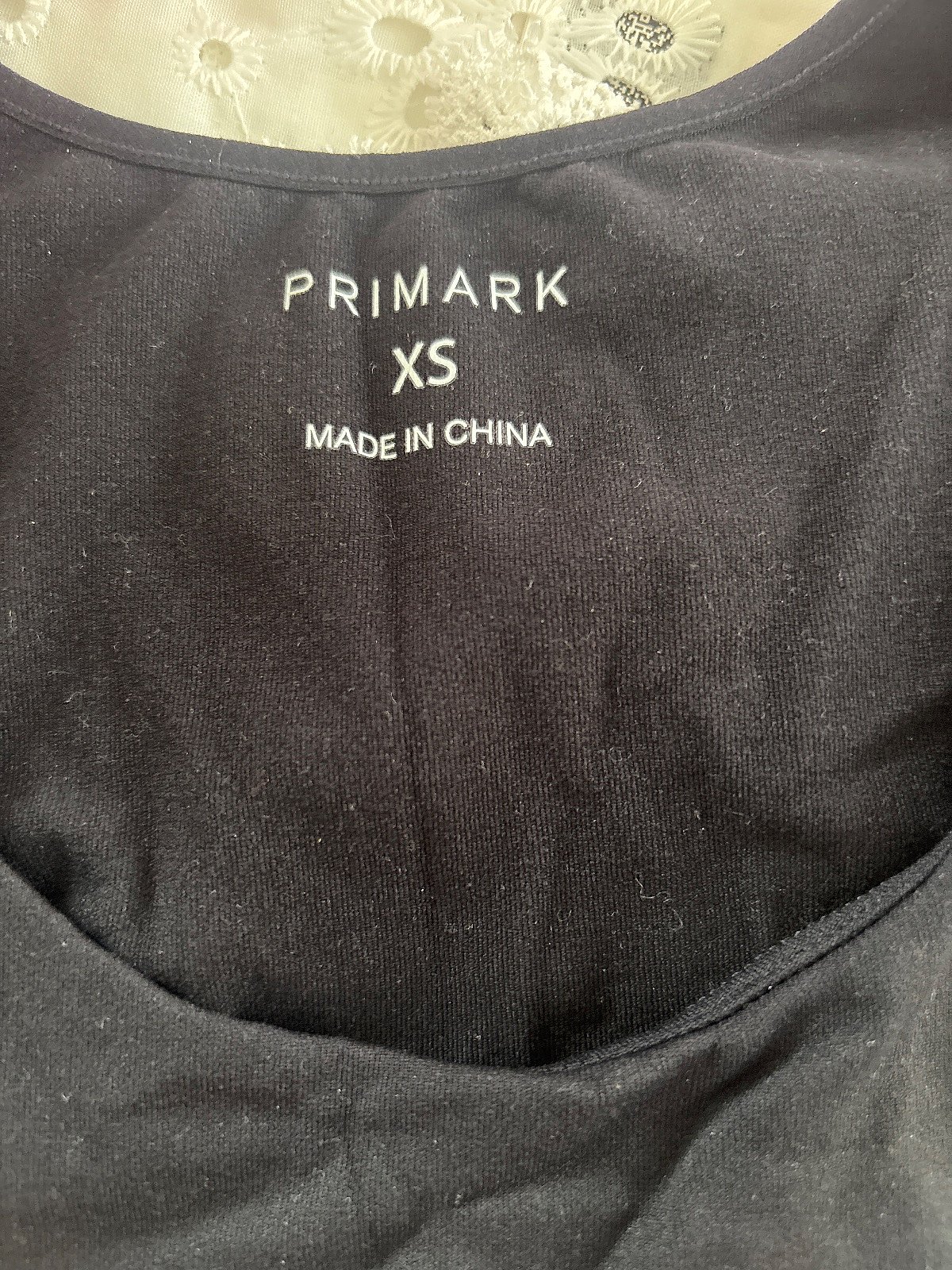 Black crew-neck cropped top, photo 2
