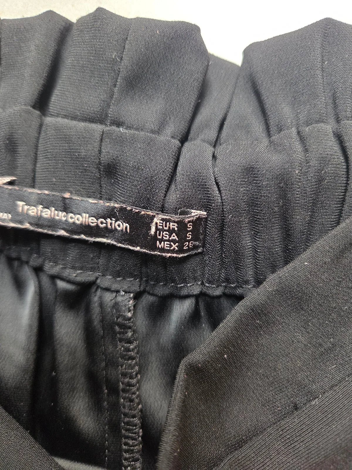 Black high-waisted paperbag trousers, photo 3