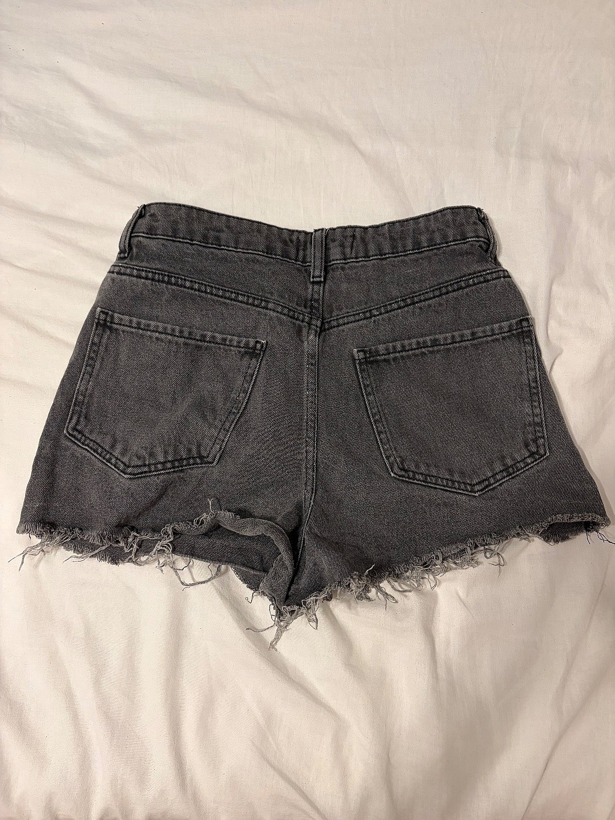 Shorts in denim grigio effetto consumato, foto 2