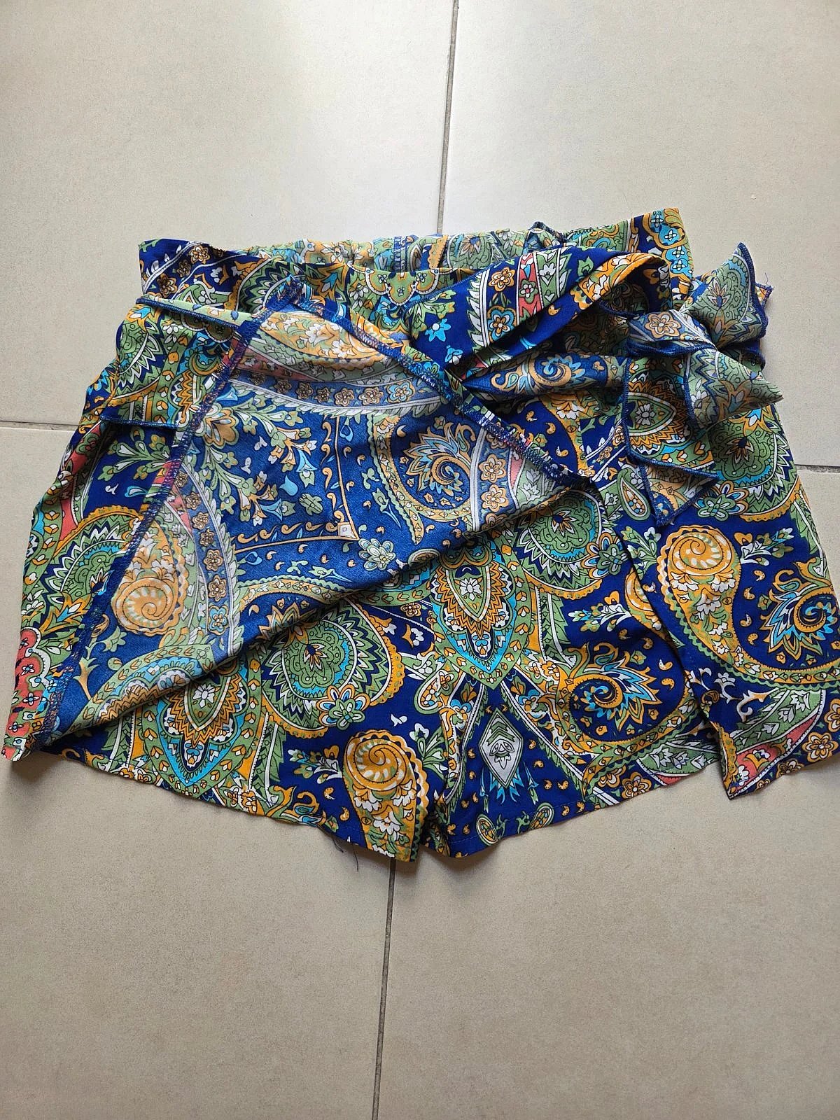 Paisley print waist tie shorts, photo 2