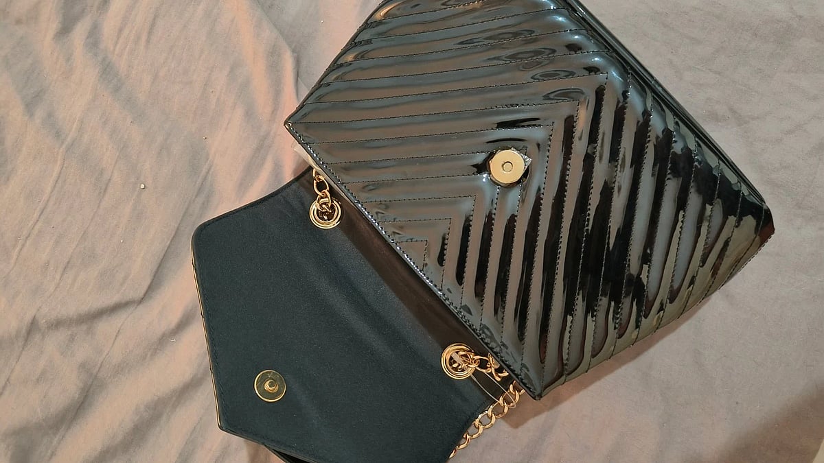 Black quilted chain shoulder bag, photo 4