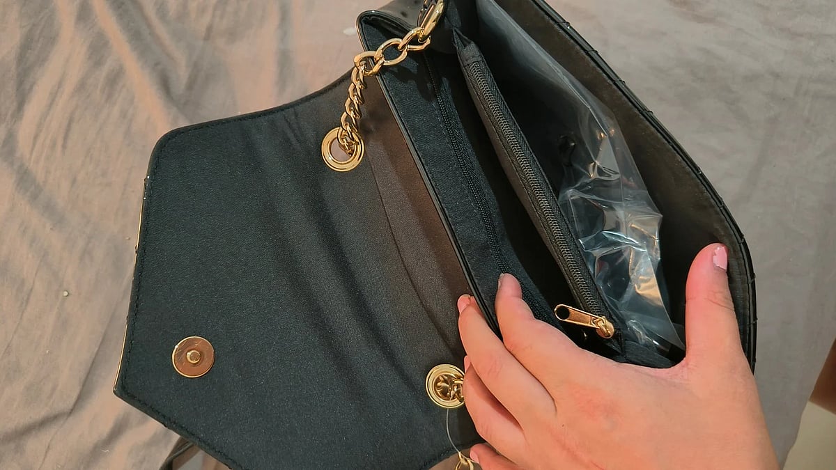 Black quilted chain shoulder bag, photo 3