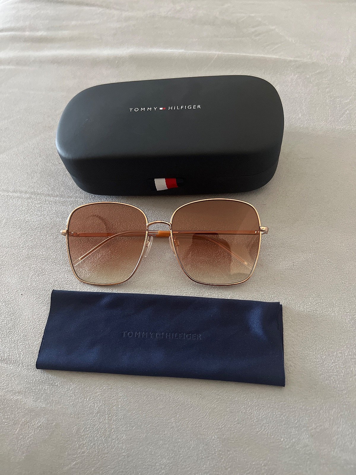 Tommy Hilfiger Sunglasses, photo 2