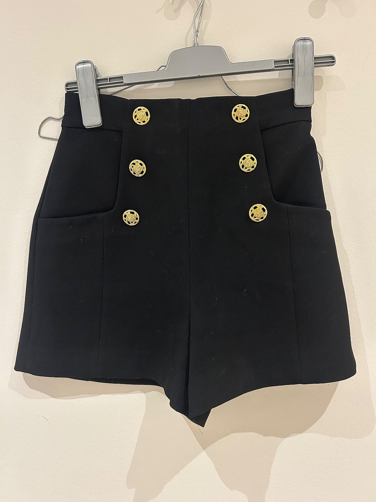 Zara Black high-waisted gold-button shorts, photo 2