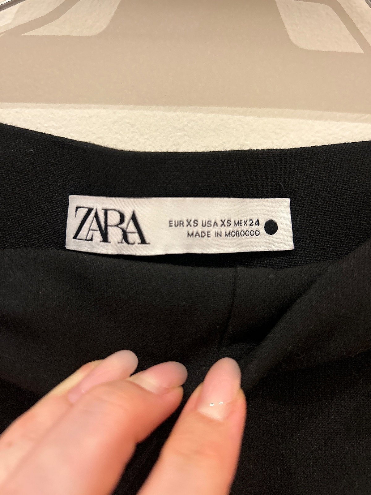Zara Black high-waisted gold-button shorts, photo 4